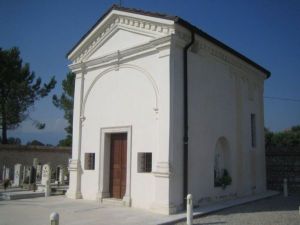 Chiesetta del cimitero di Albina